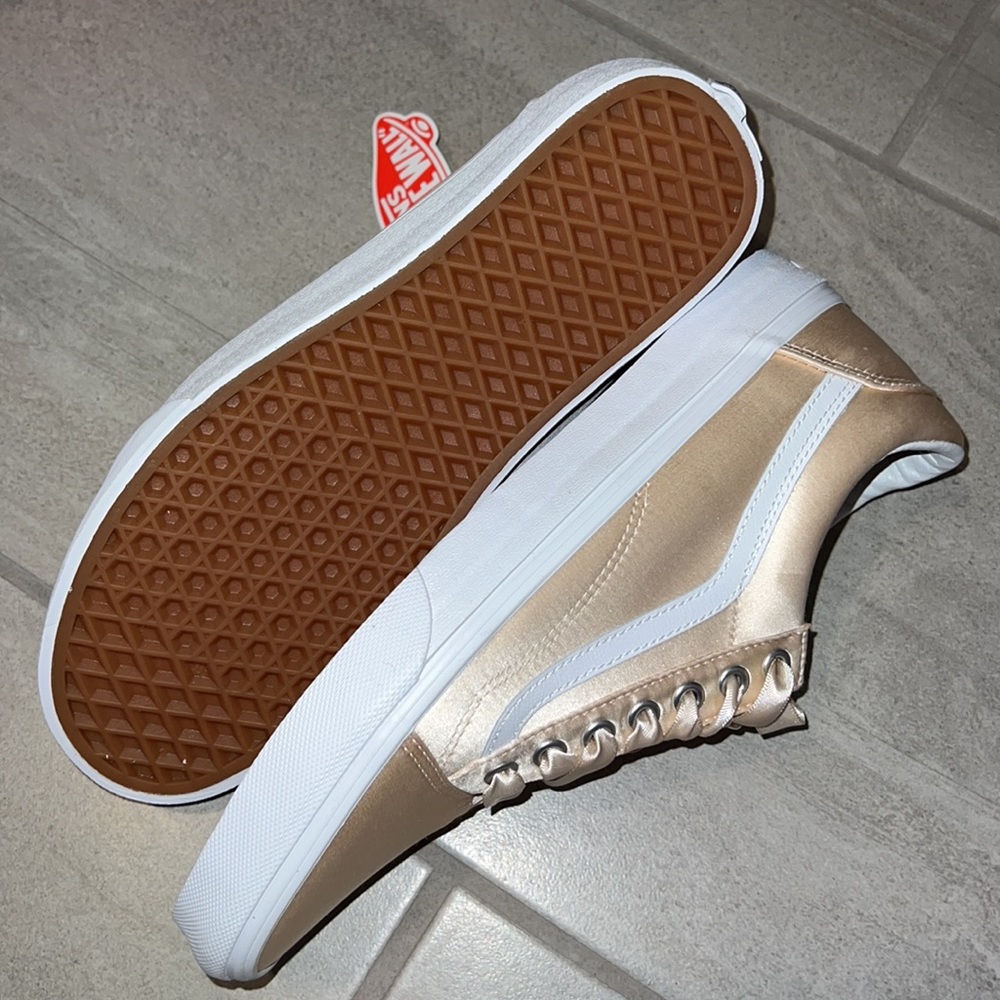 COPY - RARE VANS OLD SKOOL SATIN LUX BLUSH LACE UP SHOES NWT - Picture 7 of 9
